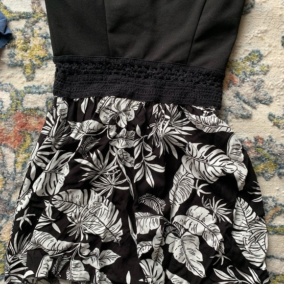 Women’s Clothing Lot - Size Small - Picture 11 of 16